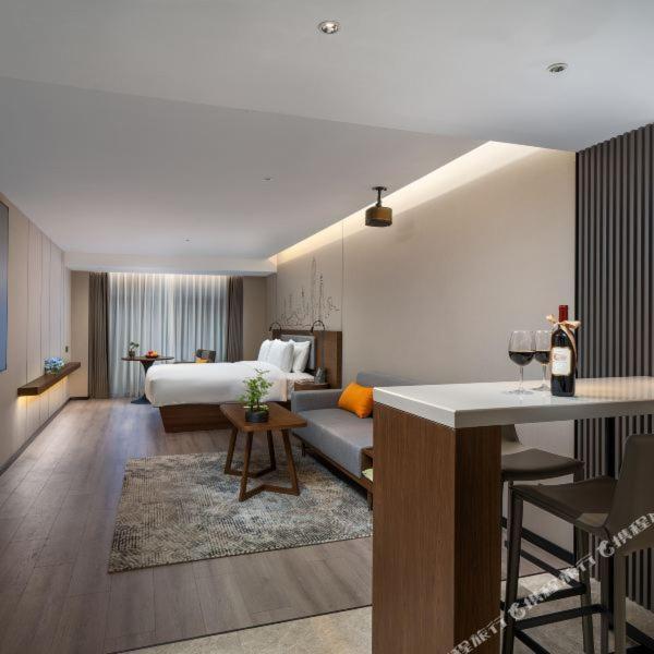 Urcove By Hyatt Futian Cbd Hotel Шънджън Екстериор снимка