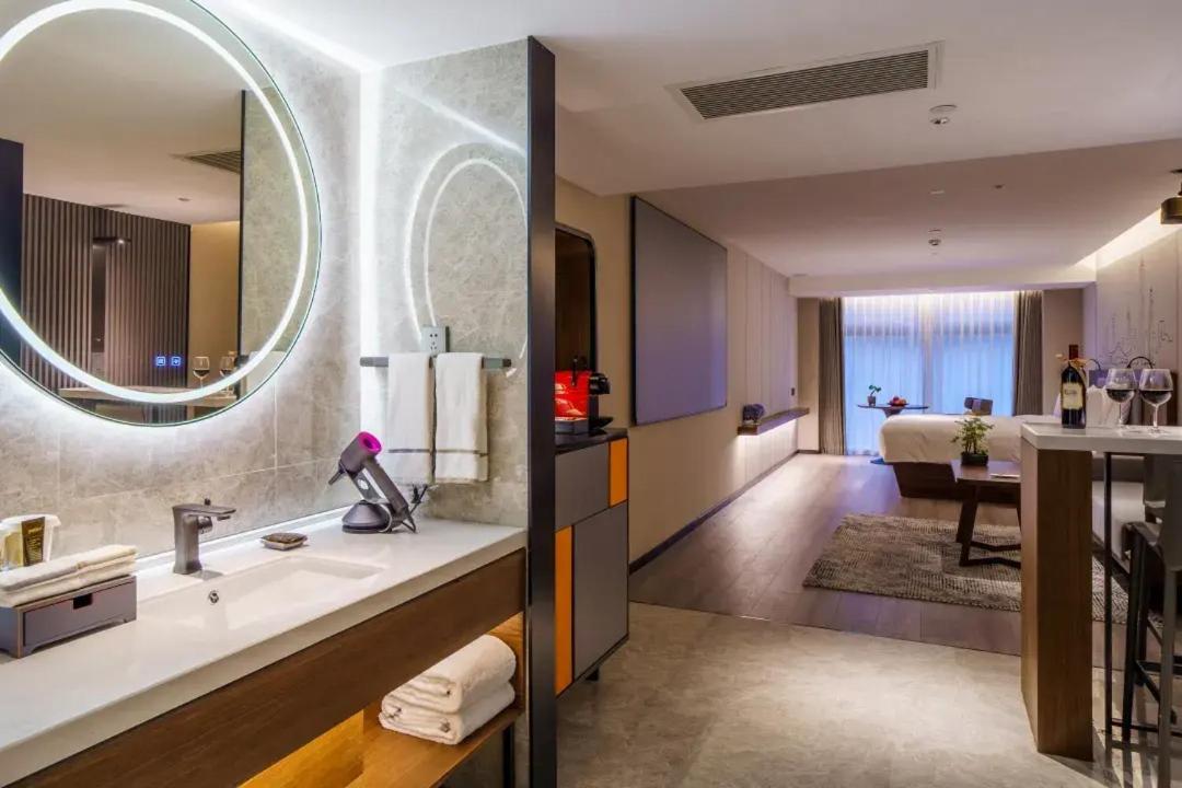 Urcove By Hyatt Futian Cbd Hotel Шънджън Екстериор снимка